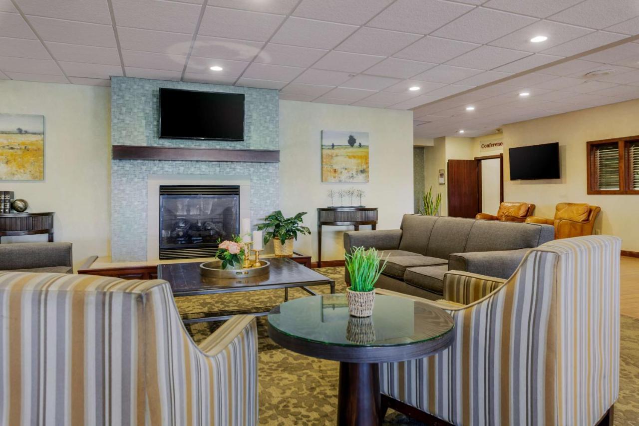 Best Western Plus Dubuque Hotel And Conference Center Eksteriør billede