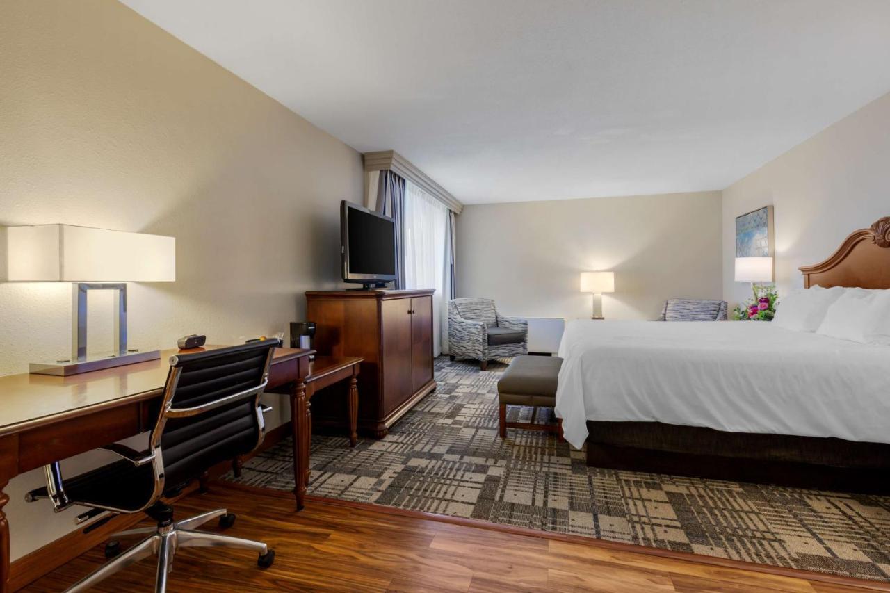 Best Western Plus Dubuque Hotel And Conference Center Eksteriør billede