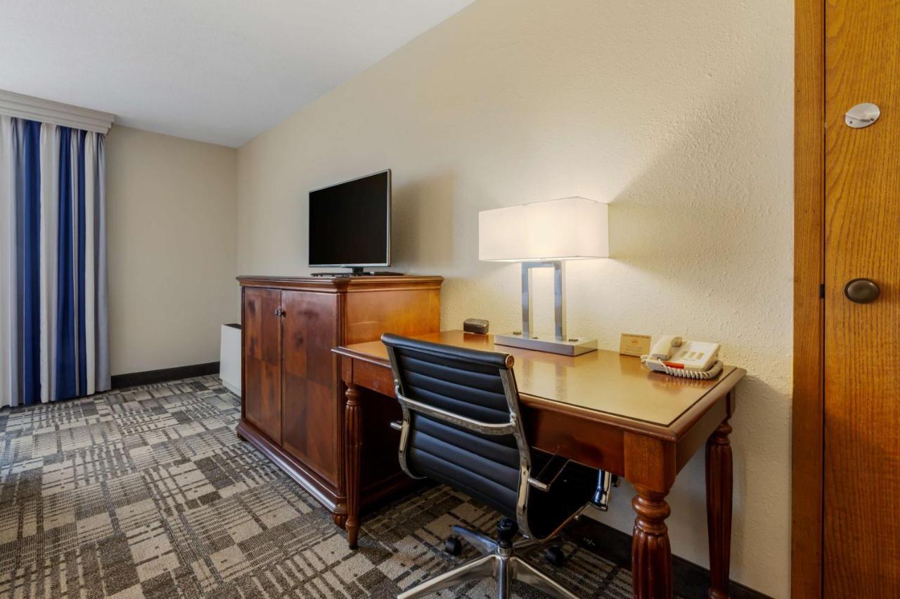 Best Western Plus Dubuque Hotel And Conference Center Eksteriør billede